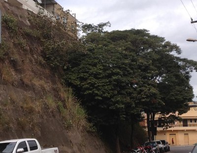 Muro em frente ao Fórum.