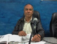 Indicação sugere estrada onde ficava a antiga linha do trem