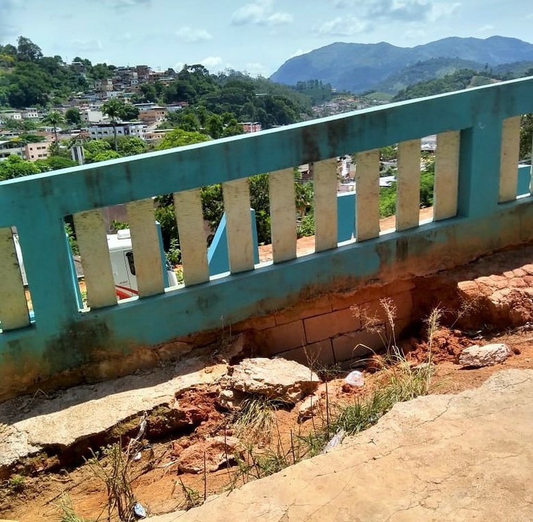 Cratera calçada Penha 1 Cratera calçada Penha 1