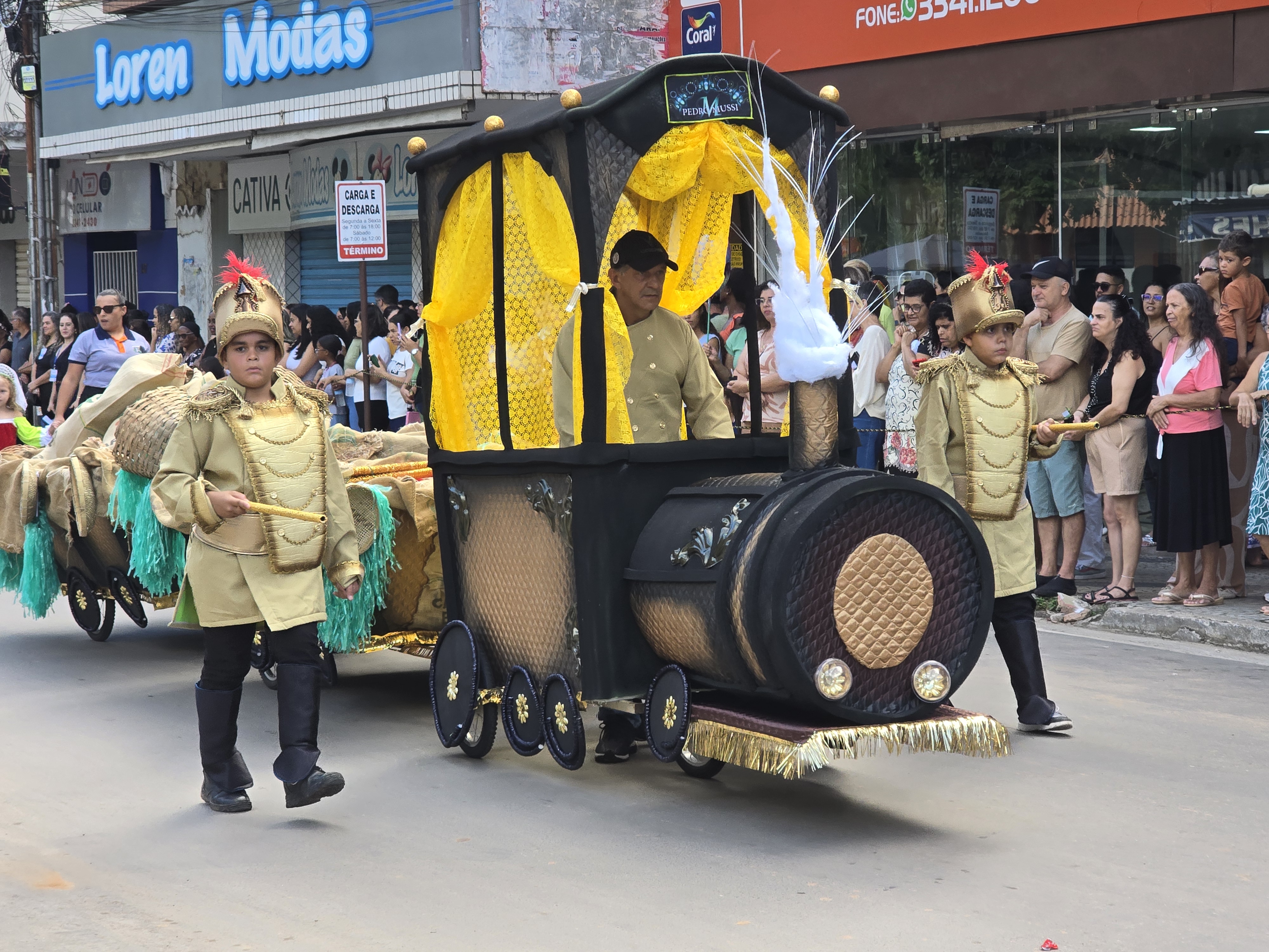 Desfile 16 março 2026 3
