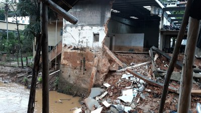 Foto rio entulhos 1 mar 2020 Foto rio entulhos 1 mar 2020