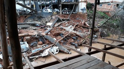 Foto rio entulhos 2 mar 2020 Foto rio entulhos 2 mar 2020