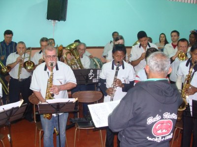 Manhumirim recebe plano sobre coleta e manejo do lixo municipal