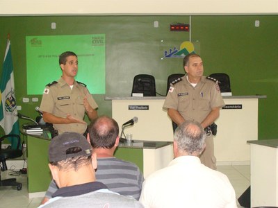 Tenente Amilton José Dias Jr auxiliou na palestra