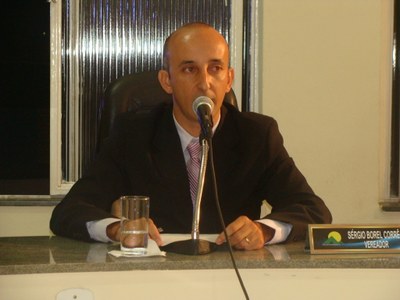 Câmara de Manhumirim conclui trabalho da CP e votação acontece em clima tenso