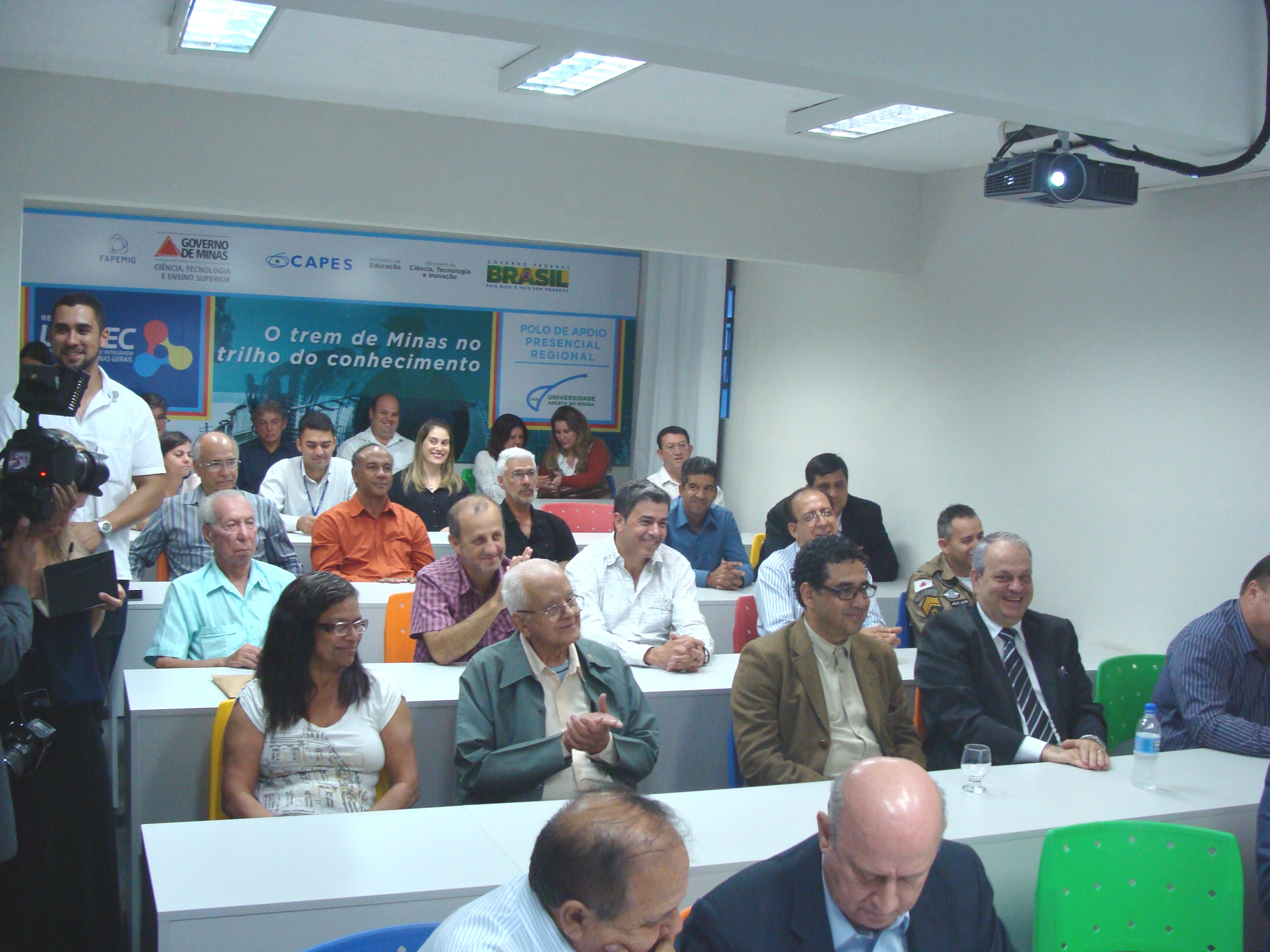 Universidade Aberta chega em Manhumirim através do CVT