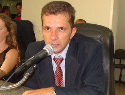 Câmara de Manhumirim conclui trabalho da CP e votação acontece em clima tenso