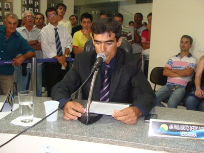 Câmara de Manhumirim conclui trabalho da CP e votação acontece em clima tenso