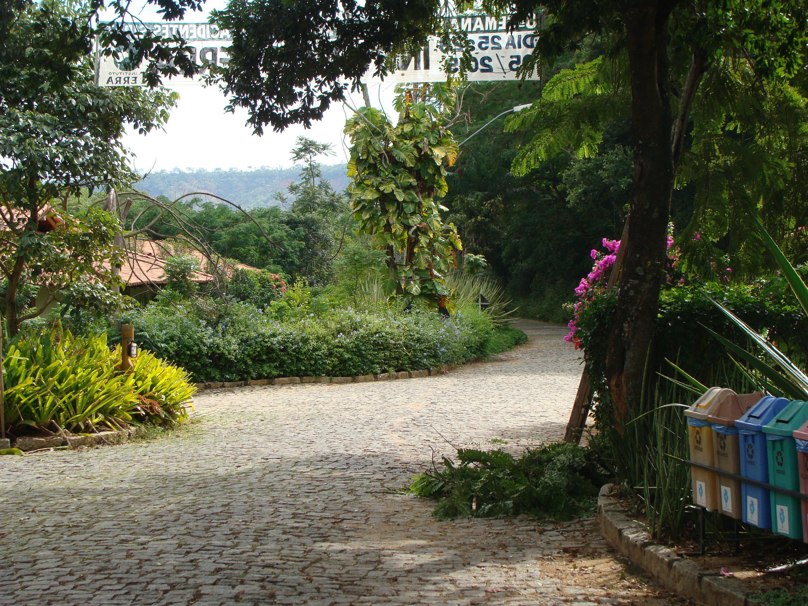Comitiva de Manhumirim busca apoio para projeto de recuperação das nascentes