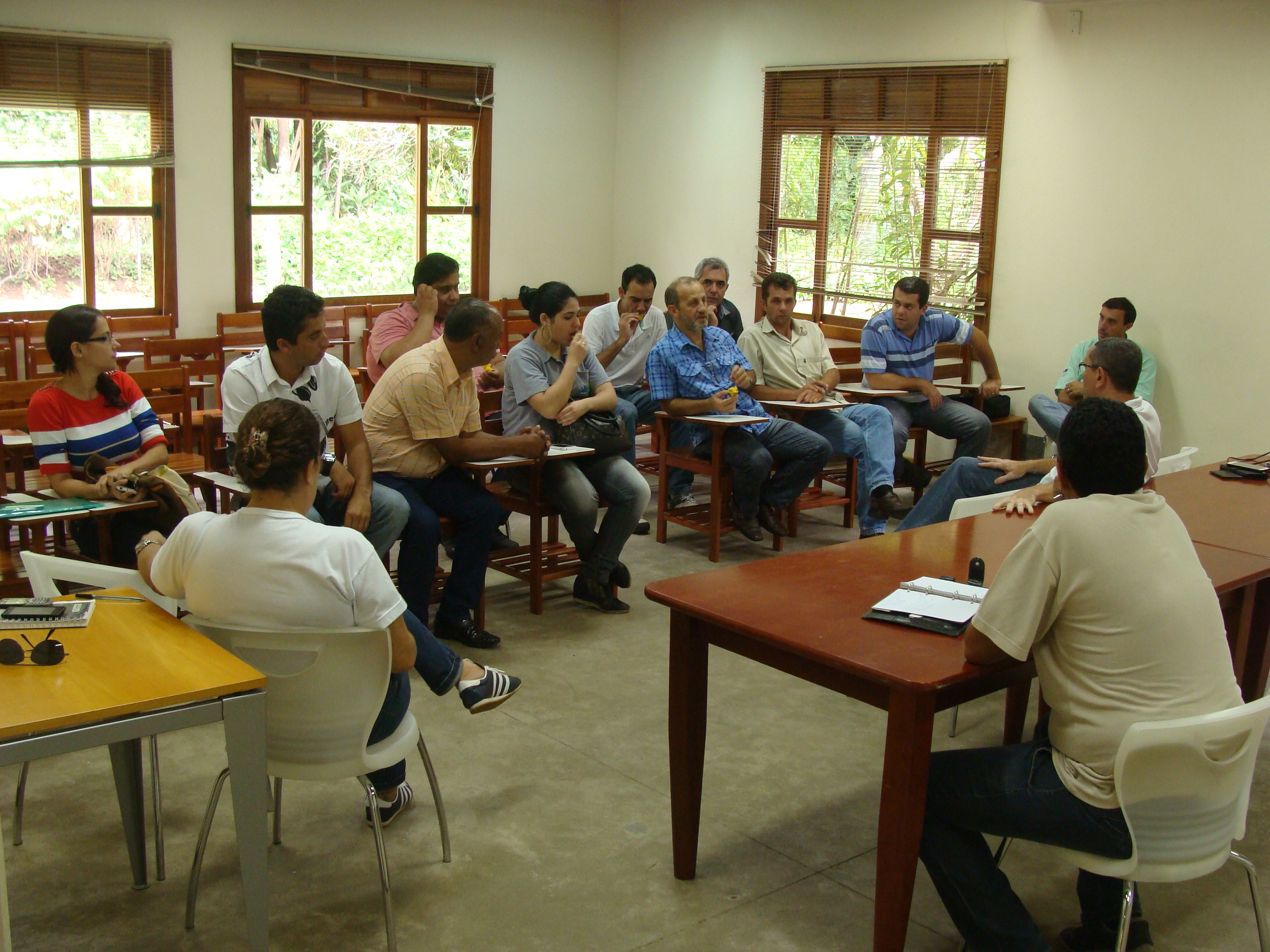 Comitiva de Manhumirim busca apoio para projeto de recuperação das nascentes
