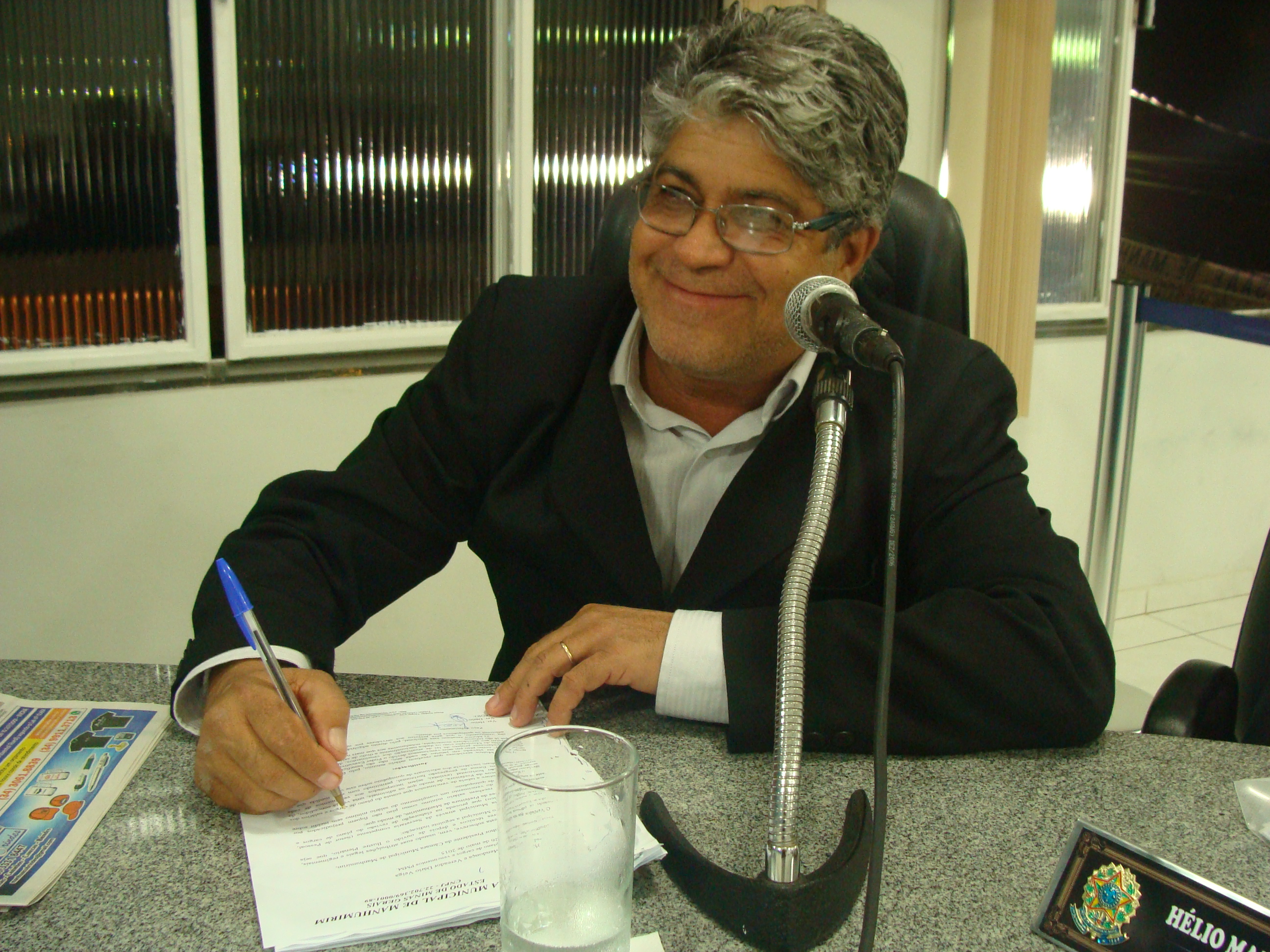 Vereadores pedem que placa com nome da rodoviária seja recolocada