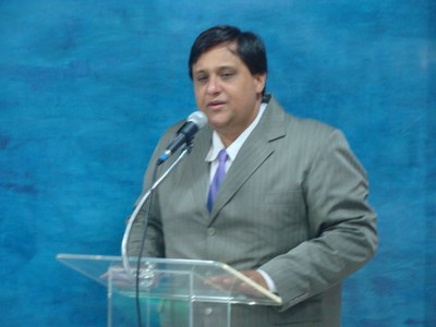 Juiz de Direito Luiz Eduardo de Faria recebe Moção da Câmara