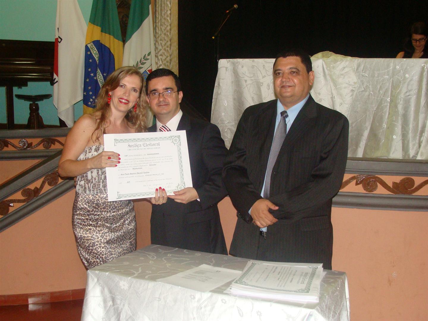 Justiça Eleitoral diploma eleitos em Manhumirim