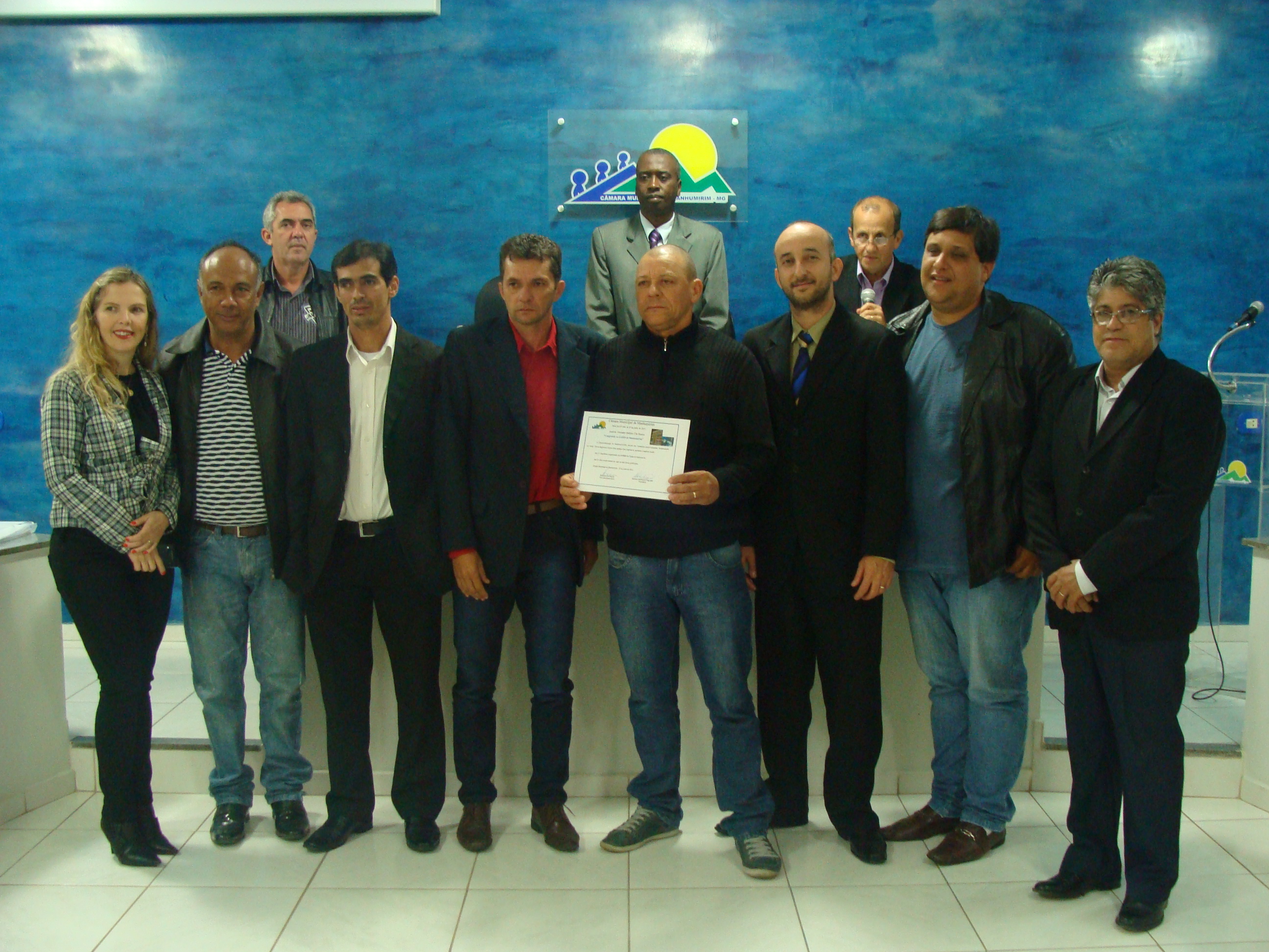 Moção homenageia garis de Manhumirim