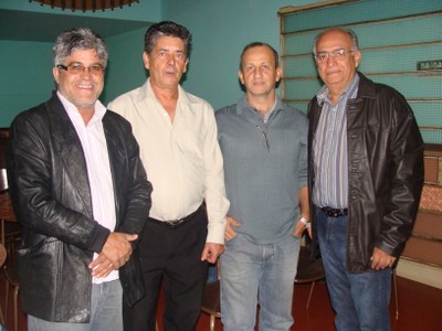 Manhumirim recebe plano sobre coleta e manejo do lixo municipal