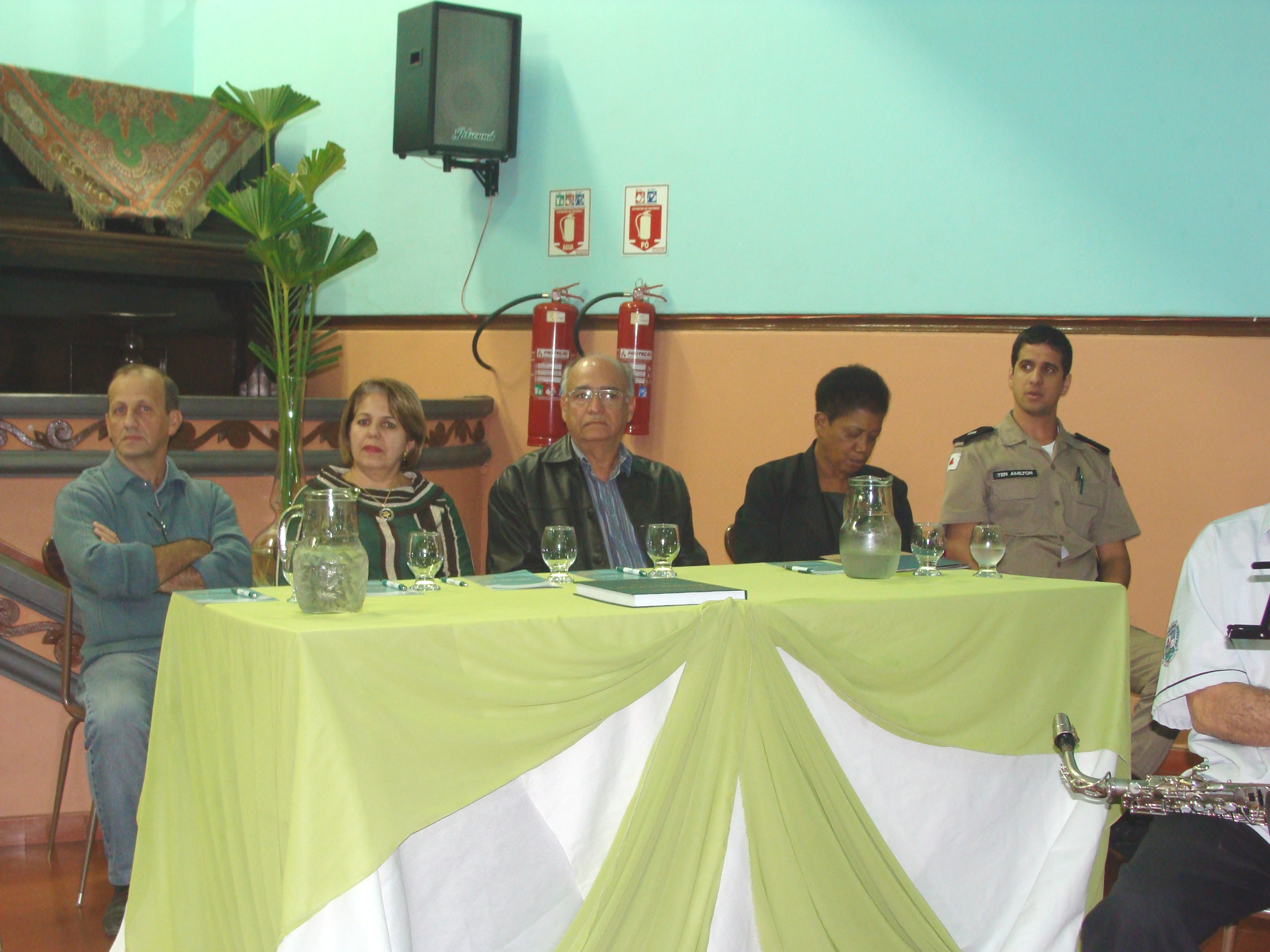 Manhumirim recebe plano sobre coleta e manejo do lixo municipal