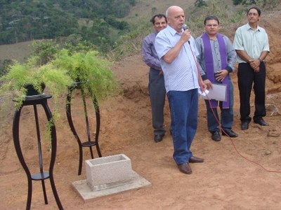 APAC de Manhumirim lança pedra fundamental
