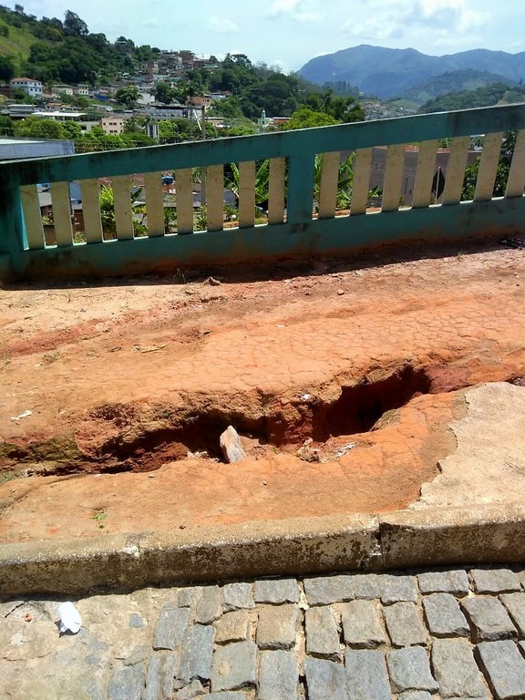 Cratera calçada Penha 3 Cratera calçada Penha 3