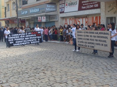 Escolas defenderam o uso consciente da água.