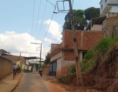 Poste inclinado 2 Poste inclinado 2