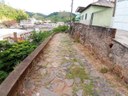 Rua Vila Isabel alto muro sem proteção