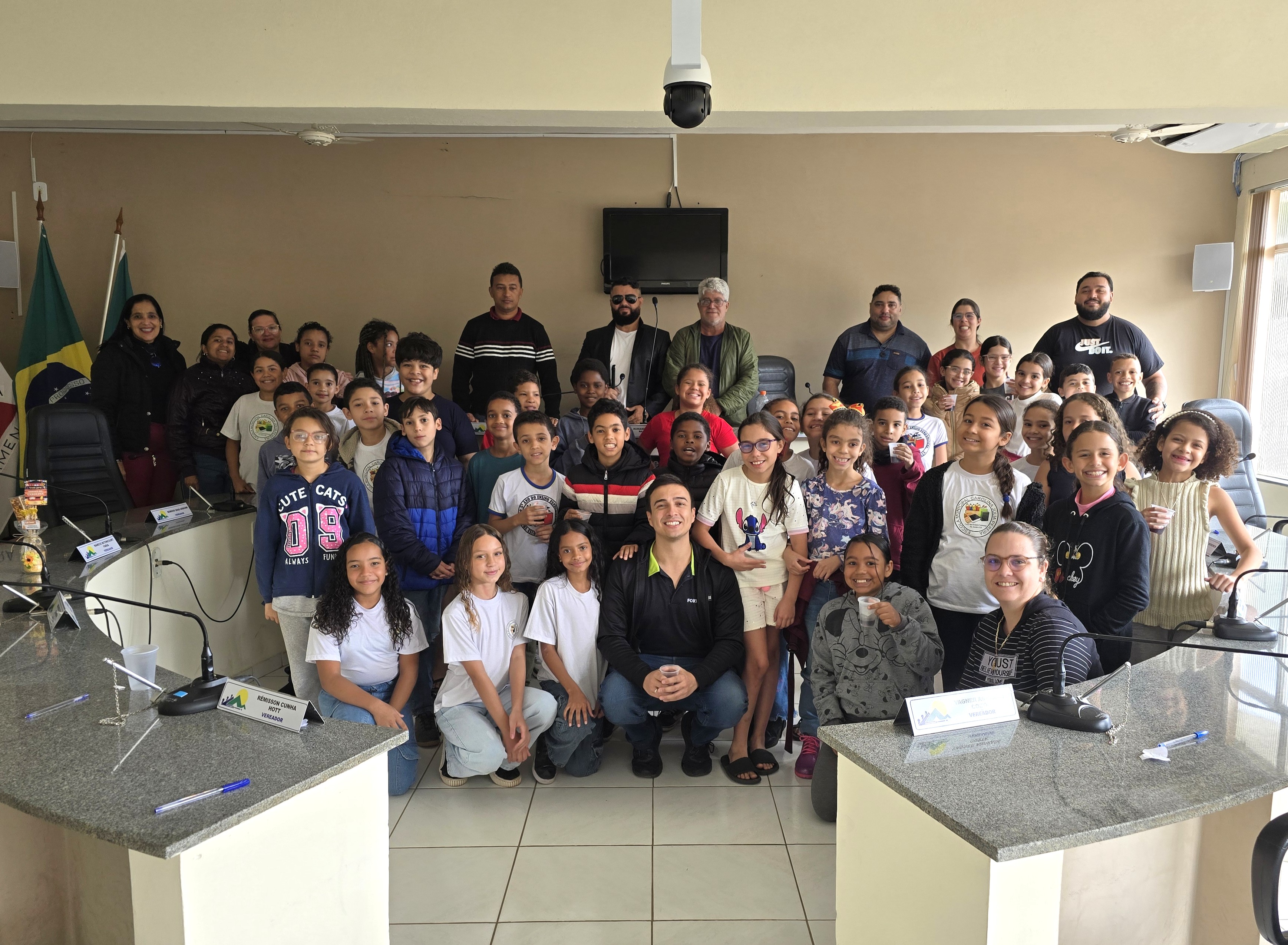 Alunos da Escola Municipal Carolina Júlia Pereira visitaram a Câmara