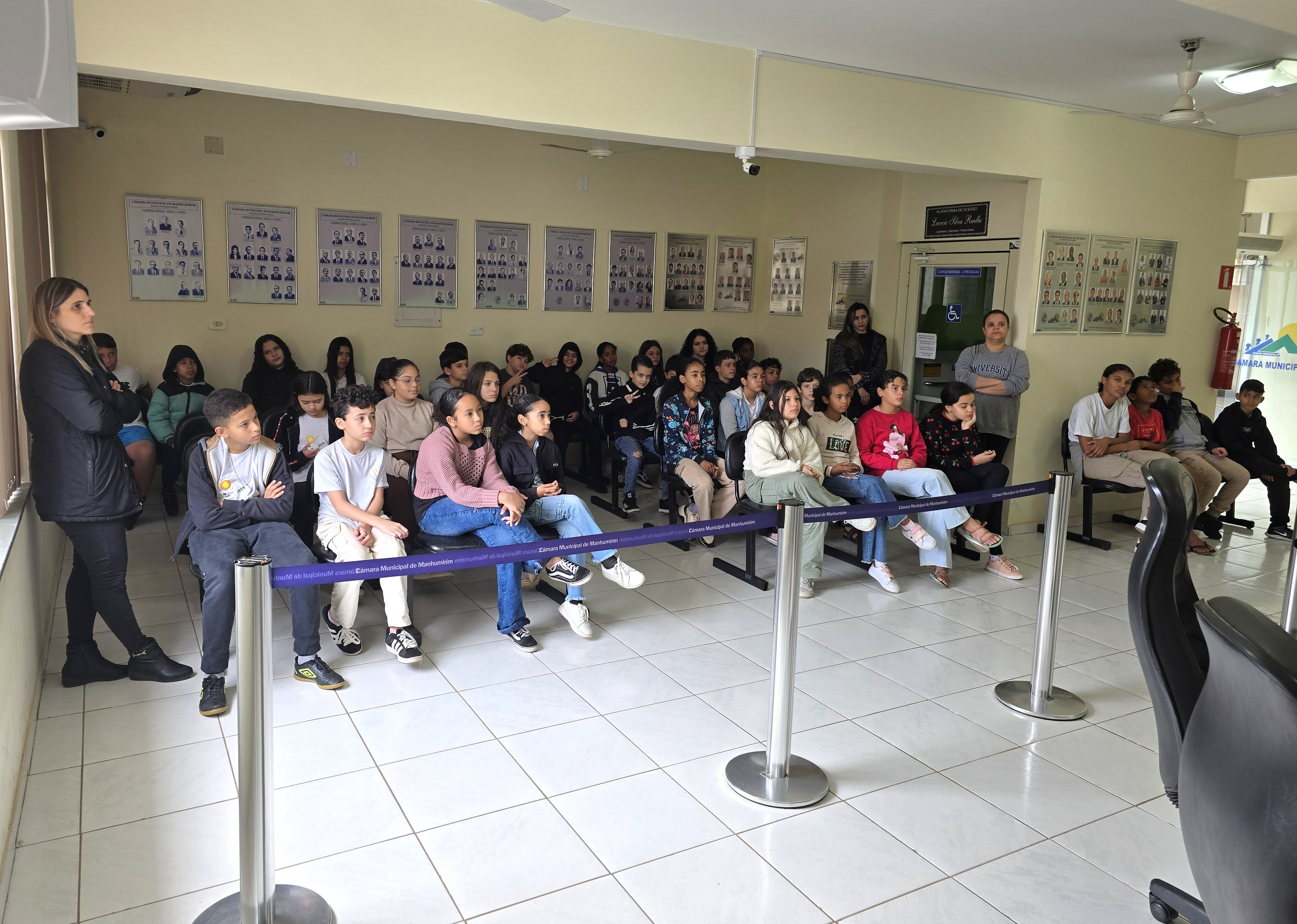 Alunos das escolas Alfredo Breder e Narciso Rabelo visitaram a Câmara