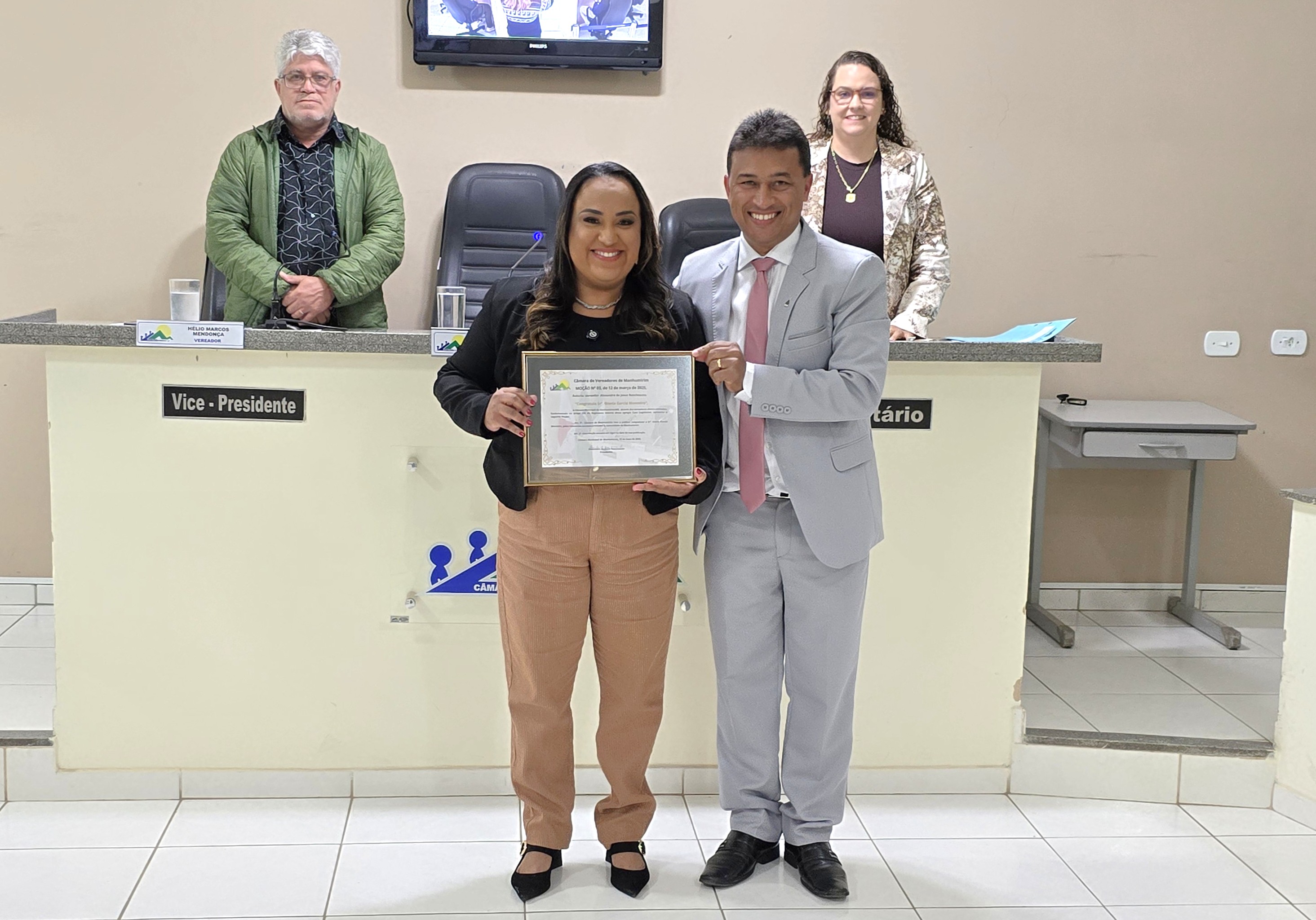 Câmara de Manhumirim homenageou a empreendedora Wania Garcia Monteiro