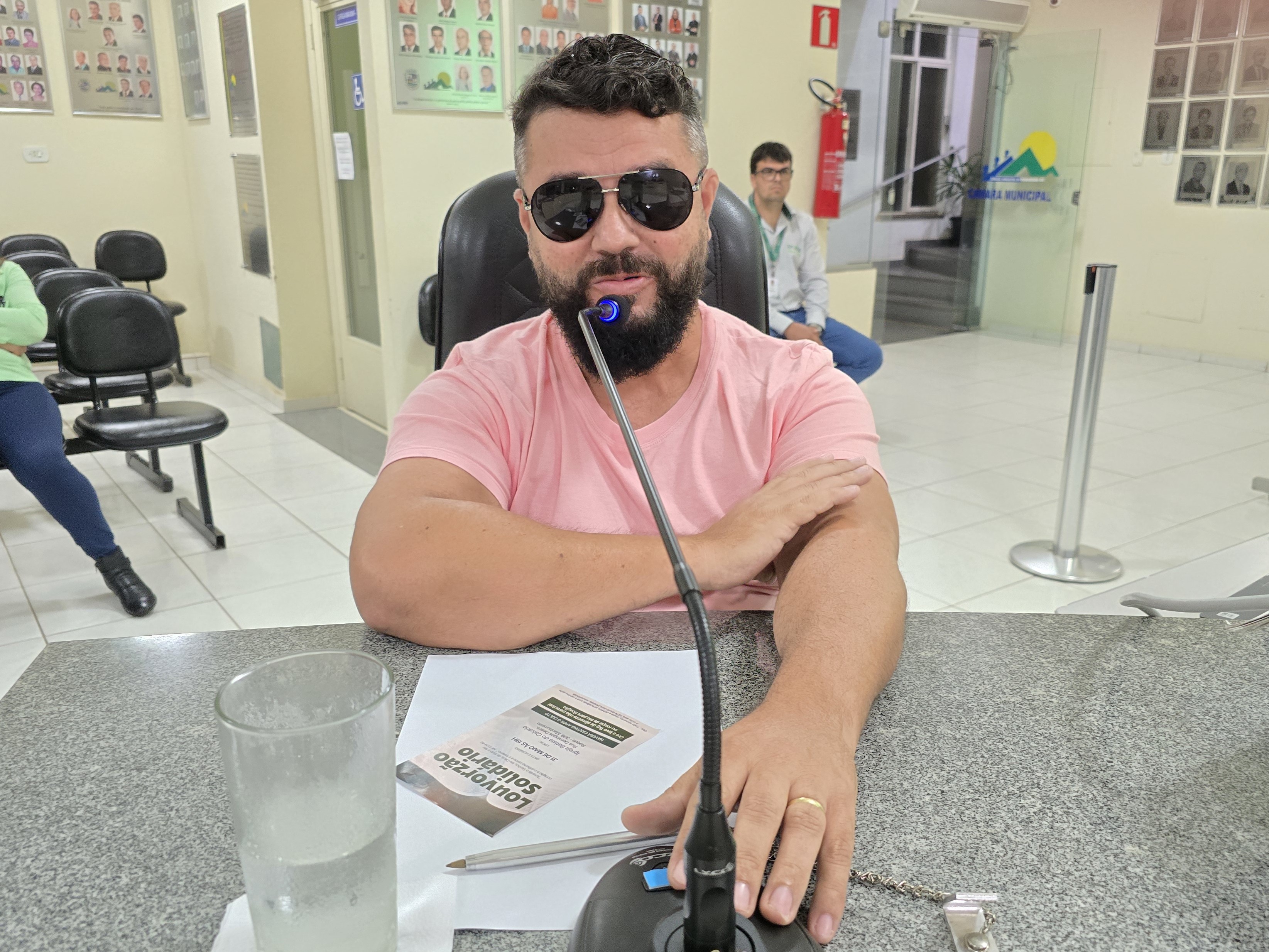 Câmara de Manhumirim vai ter assessor para acompanhar vereador com deficiência visual