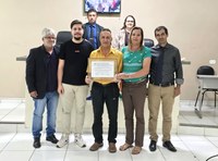 Câmara entregou moção de congratulação a Mauricio Cesar Ricas