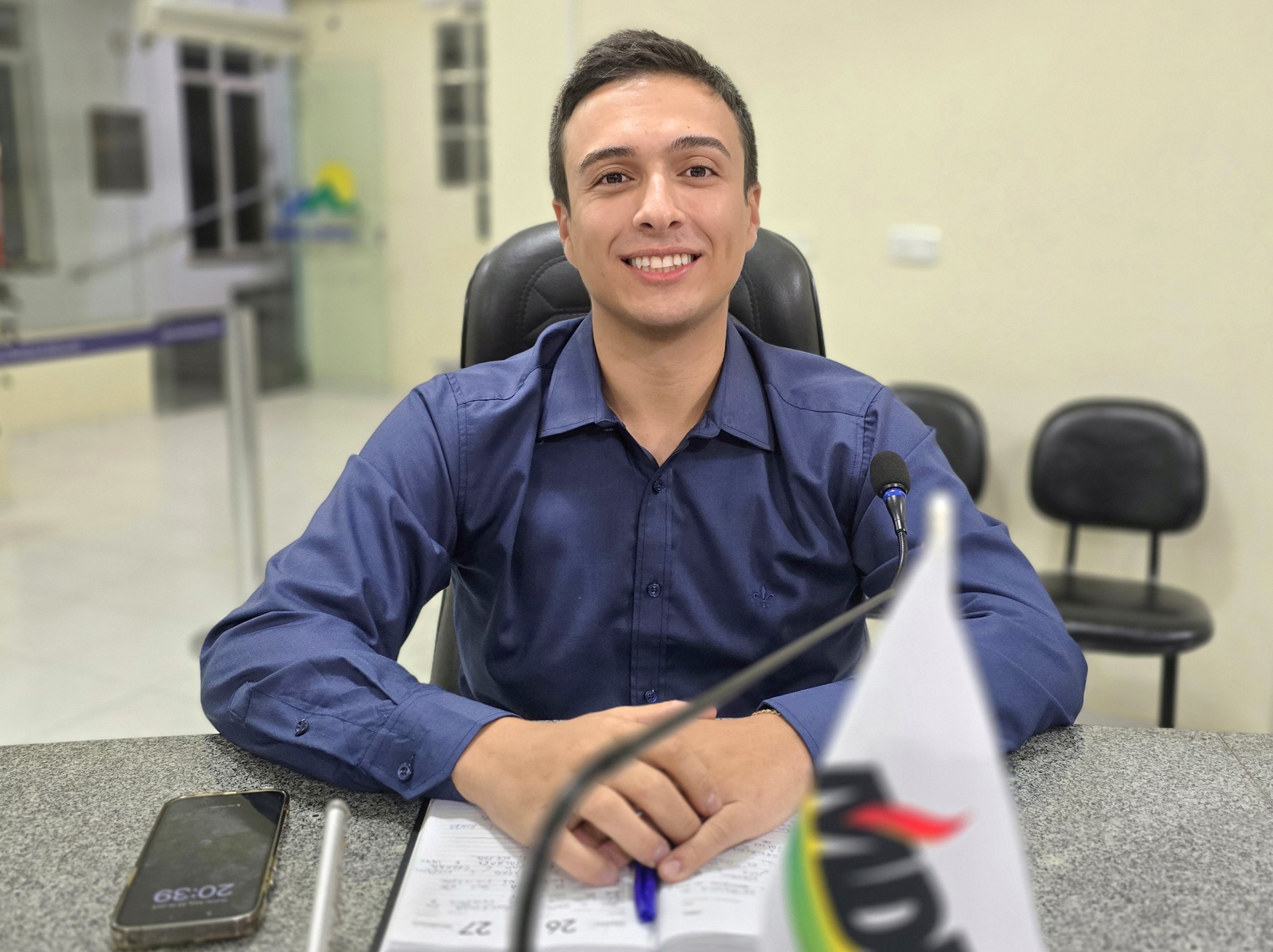 Indicação pede melhor sinalização na rotatória em frente à agência do INSS