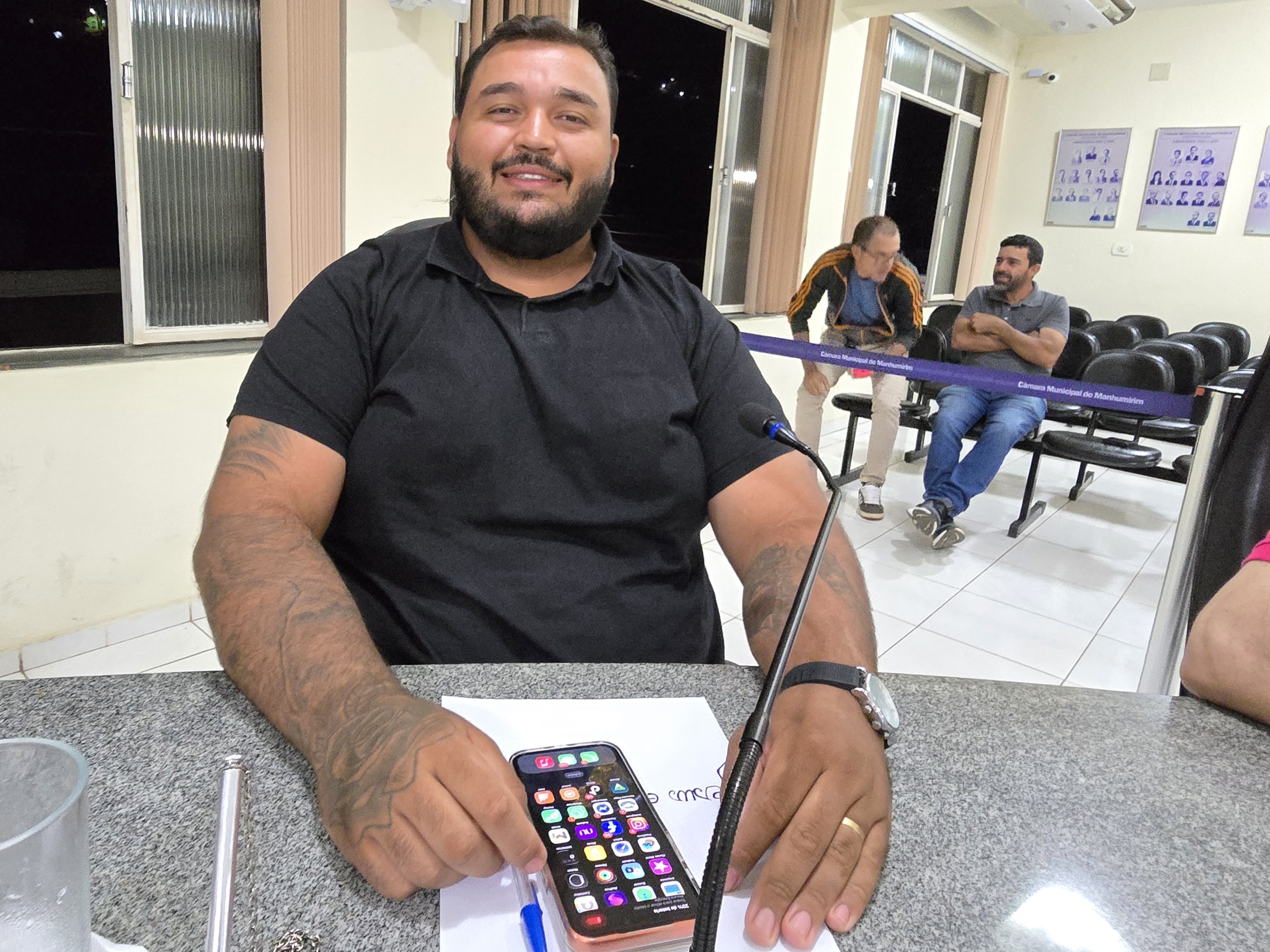 Indicação solicita instalação de luminárias na Rua Suely Damasceno em Manhumirim