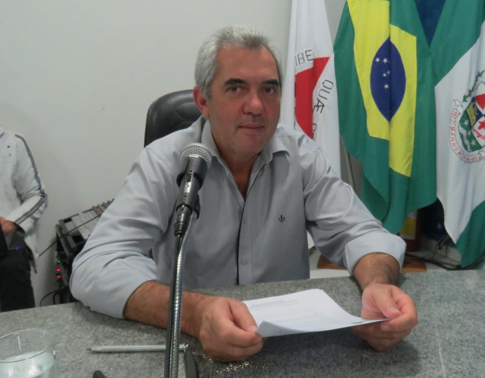 Indicações solicitam luminárias onde já tem postes