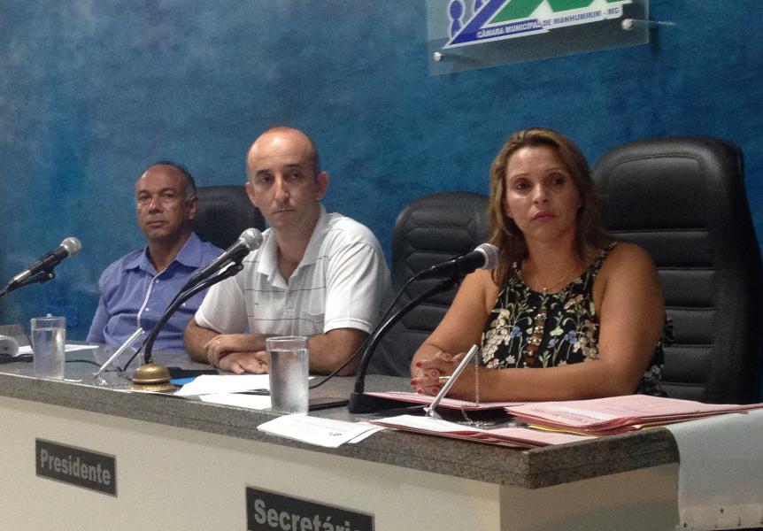 Mães de alunos pedem faixa de pedestres 