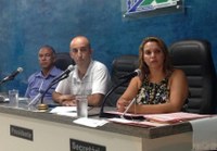 Mães de alunos pedem faixa de pedestres 