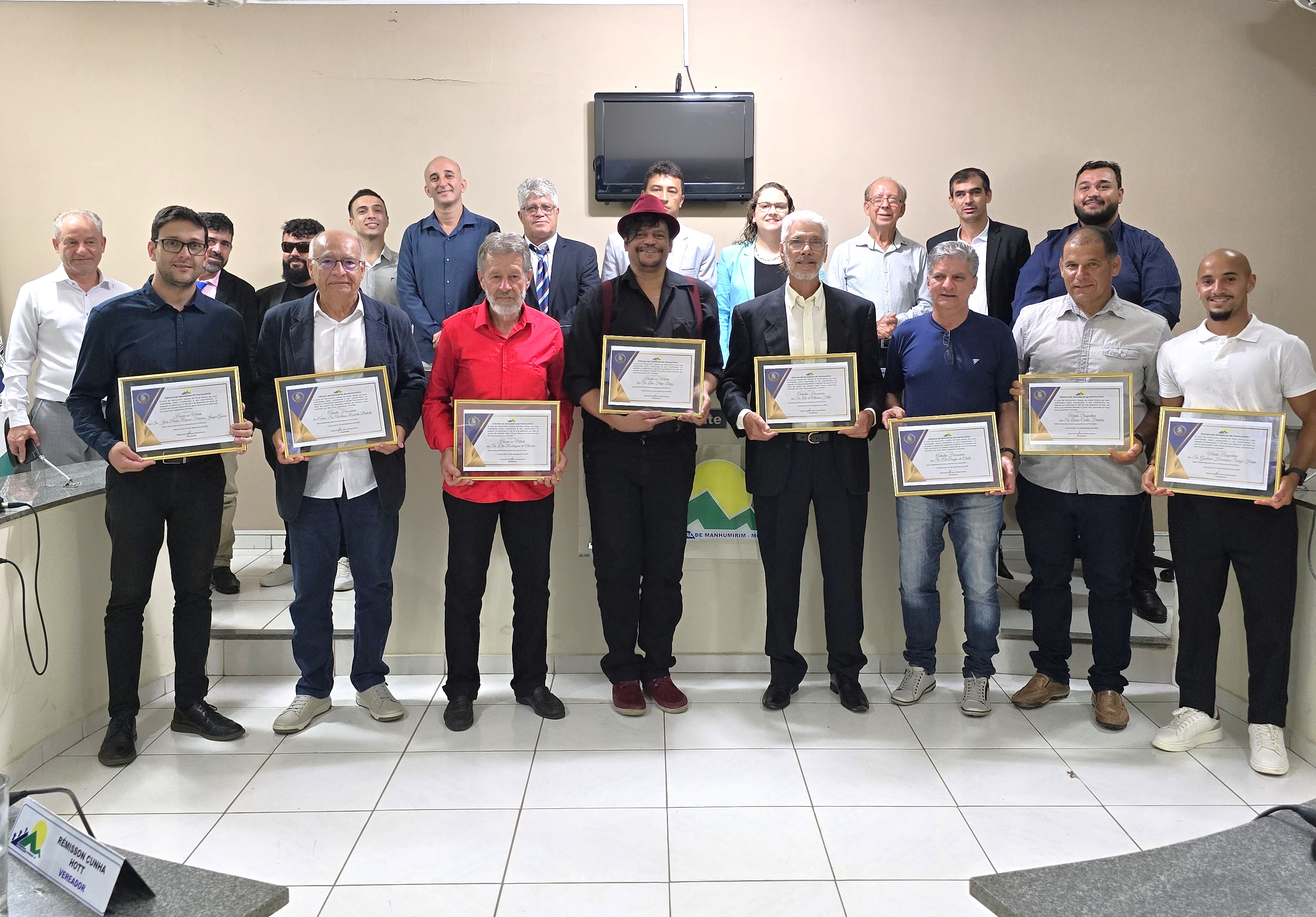 Noite de entrega de Homenagens na Câmara de Manhumirim celebrou pessoas e momentos especiais