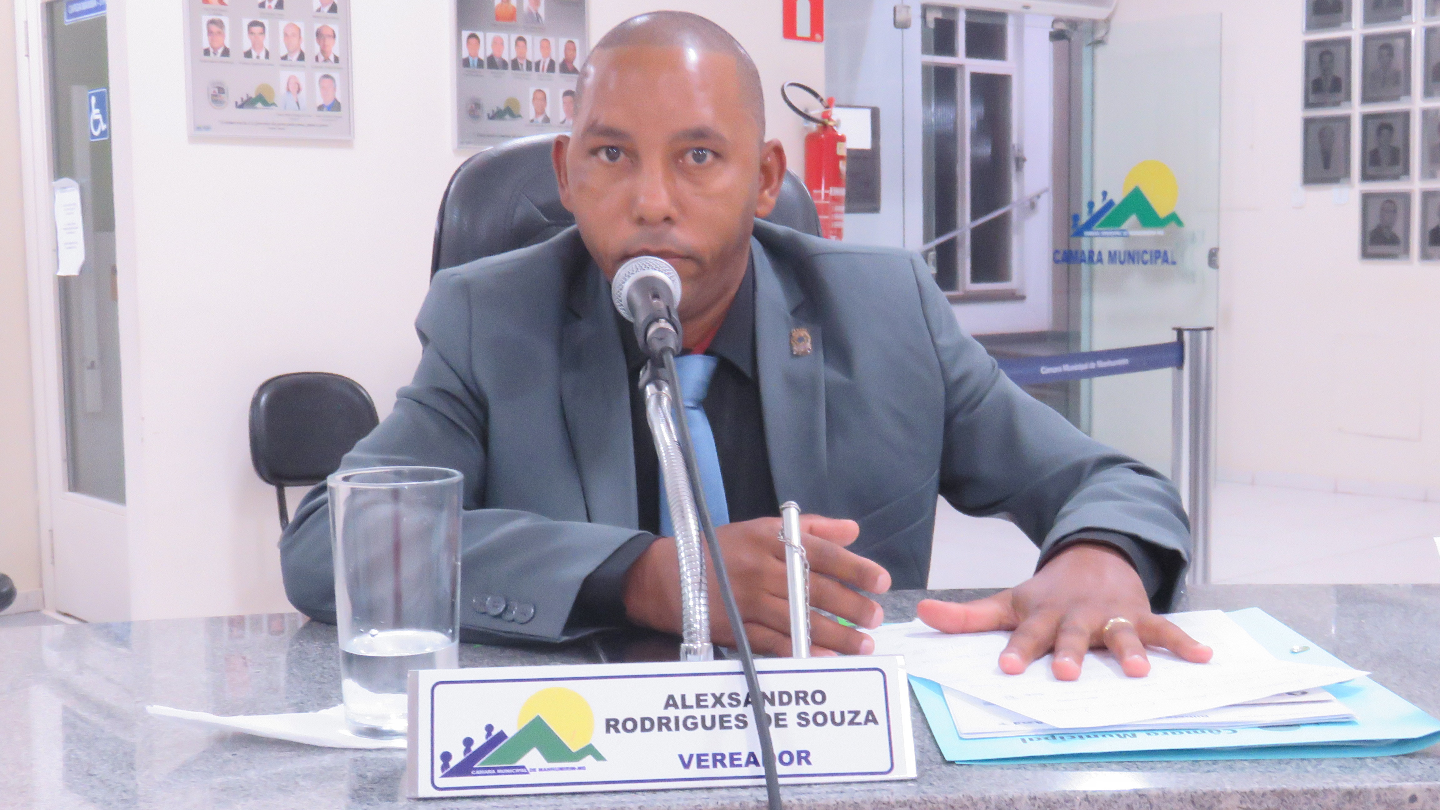 Ônibus escolares e a necessidade de monitores