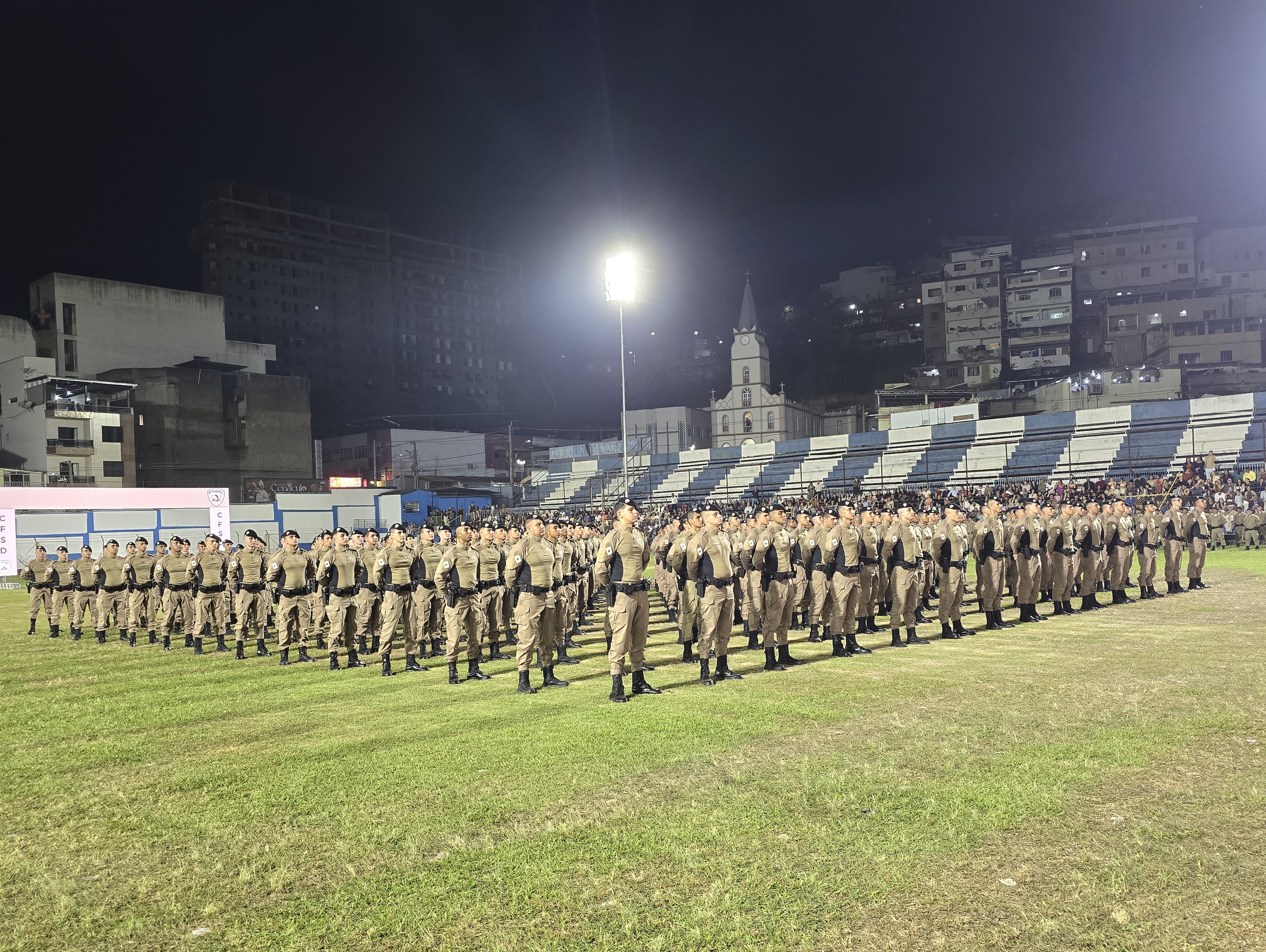Organização, beleza e emoção na formatura da Polícia Militar
