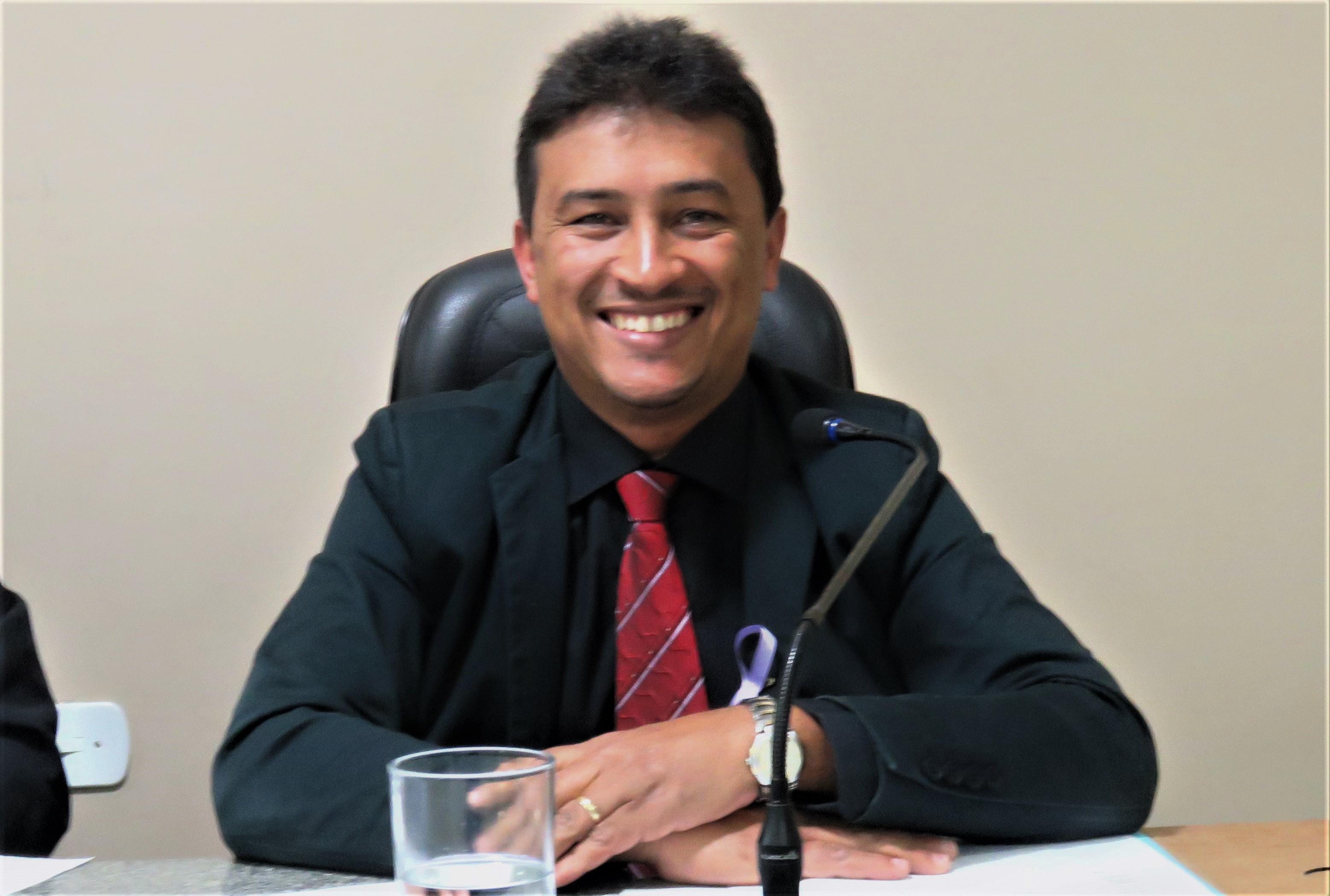 Pedra na estrada principal do Córrego da Limeira precisa ser retirada