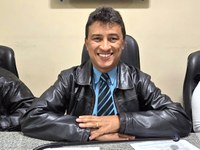 Pista de caminhada precisa de proteção ao longo da Rua Nicolau Bracks