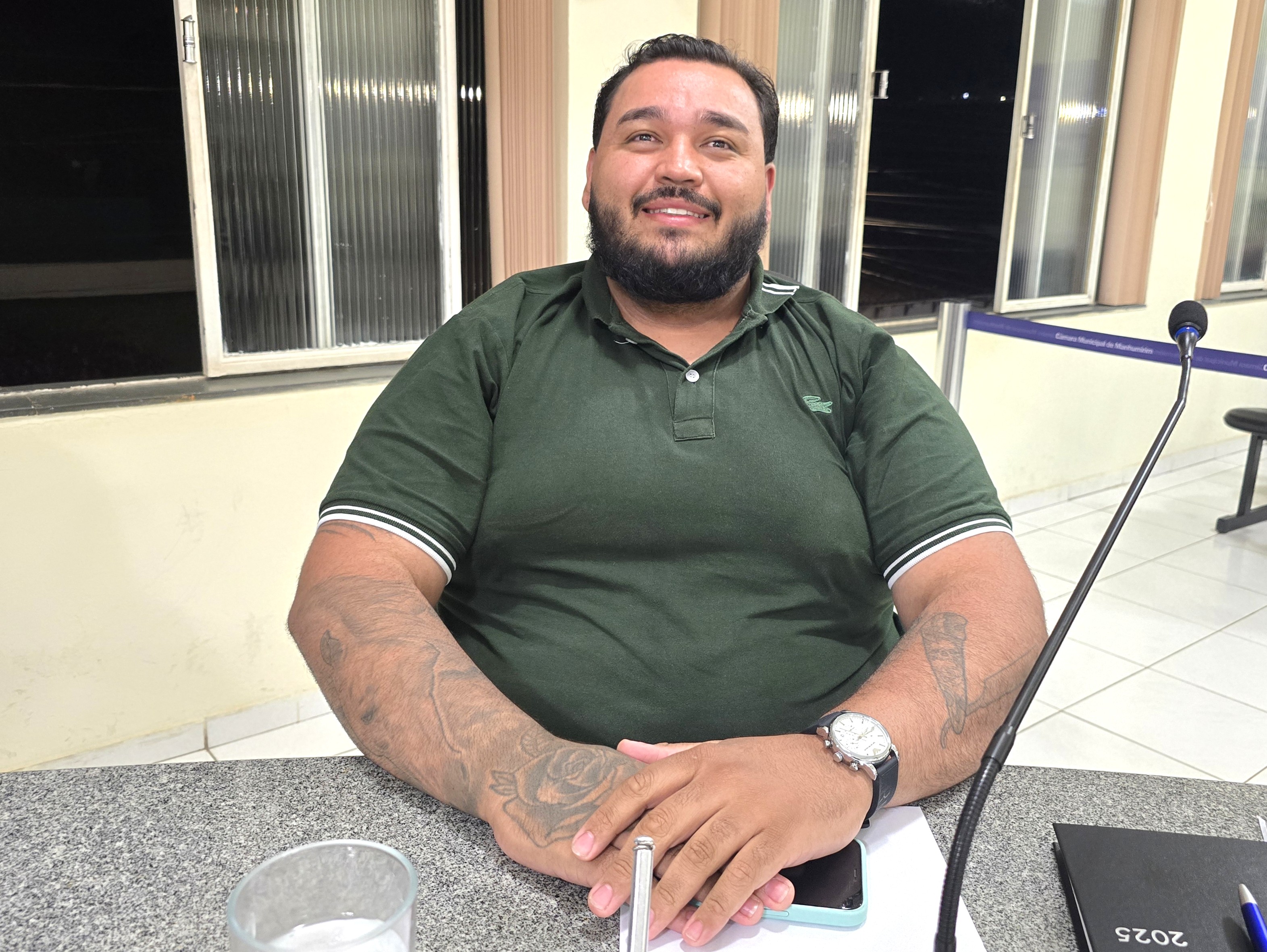 Placas de identificação em todas as Escolas Municipais