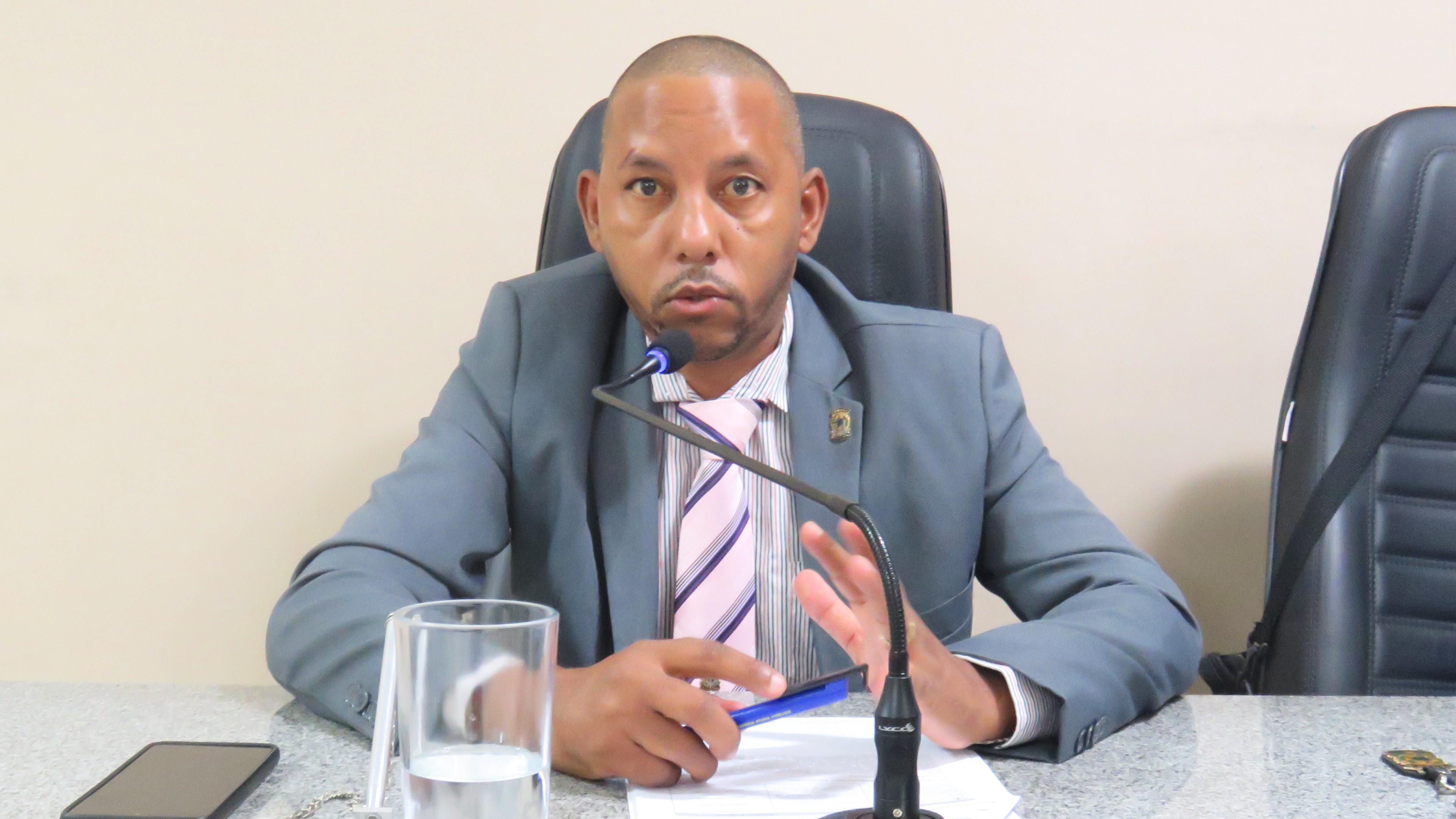 Poliesportivo Públio Nolasco precisa de reforma e manutenção