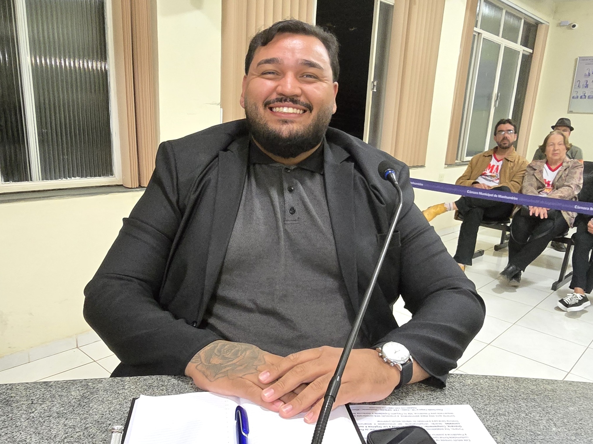 Luminárias para postes da Rua Suely Damasceno 