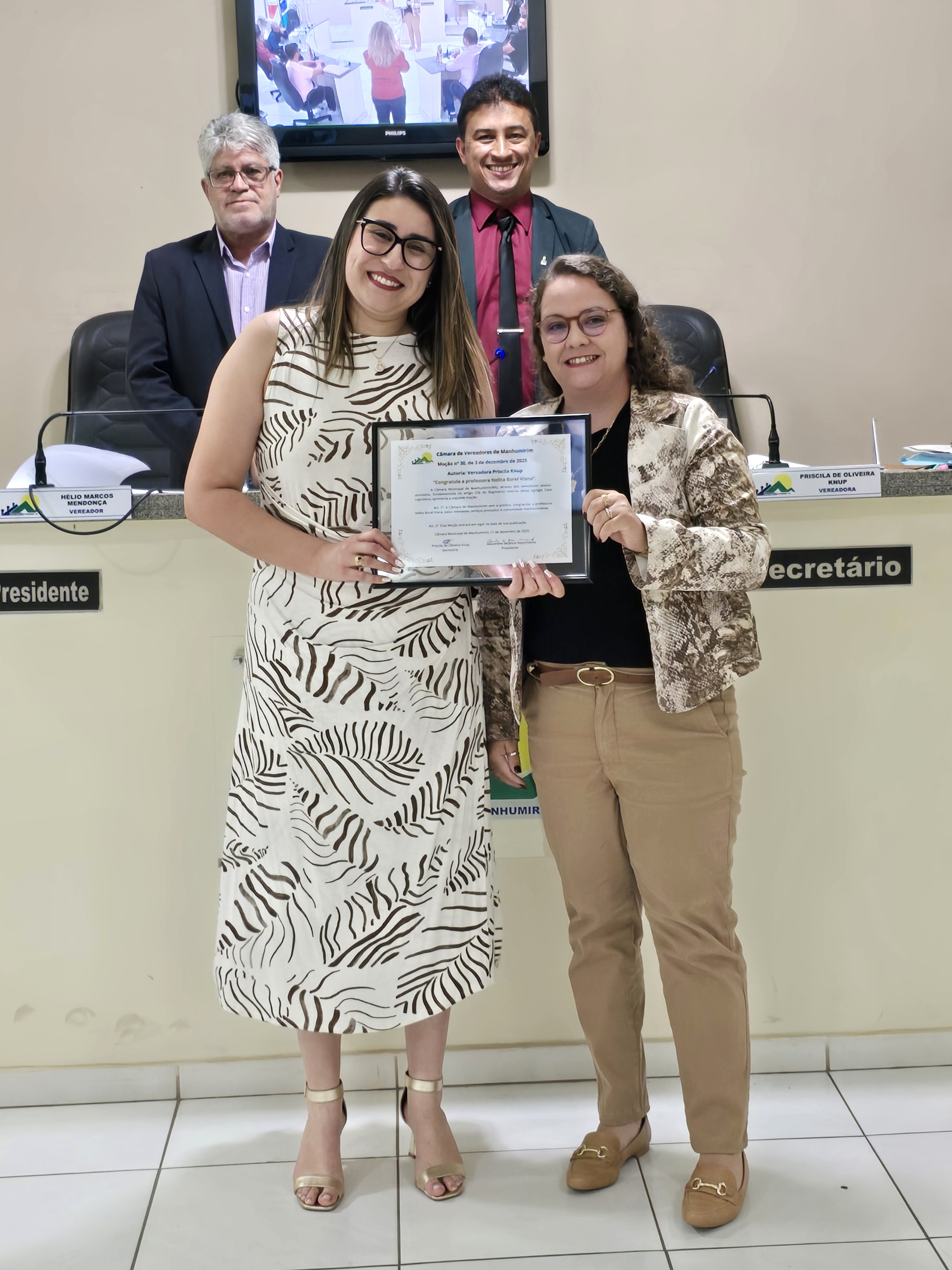 Professora Nelita Borel recebeu moção na Câmara