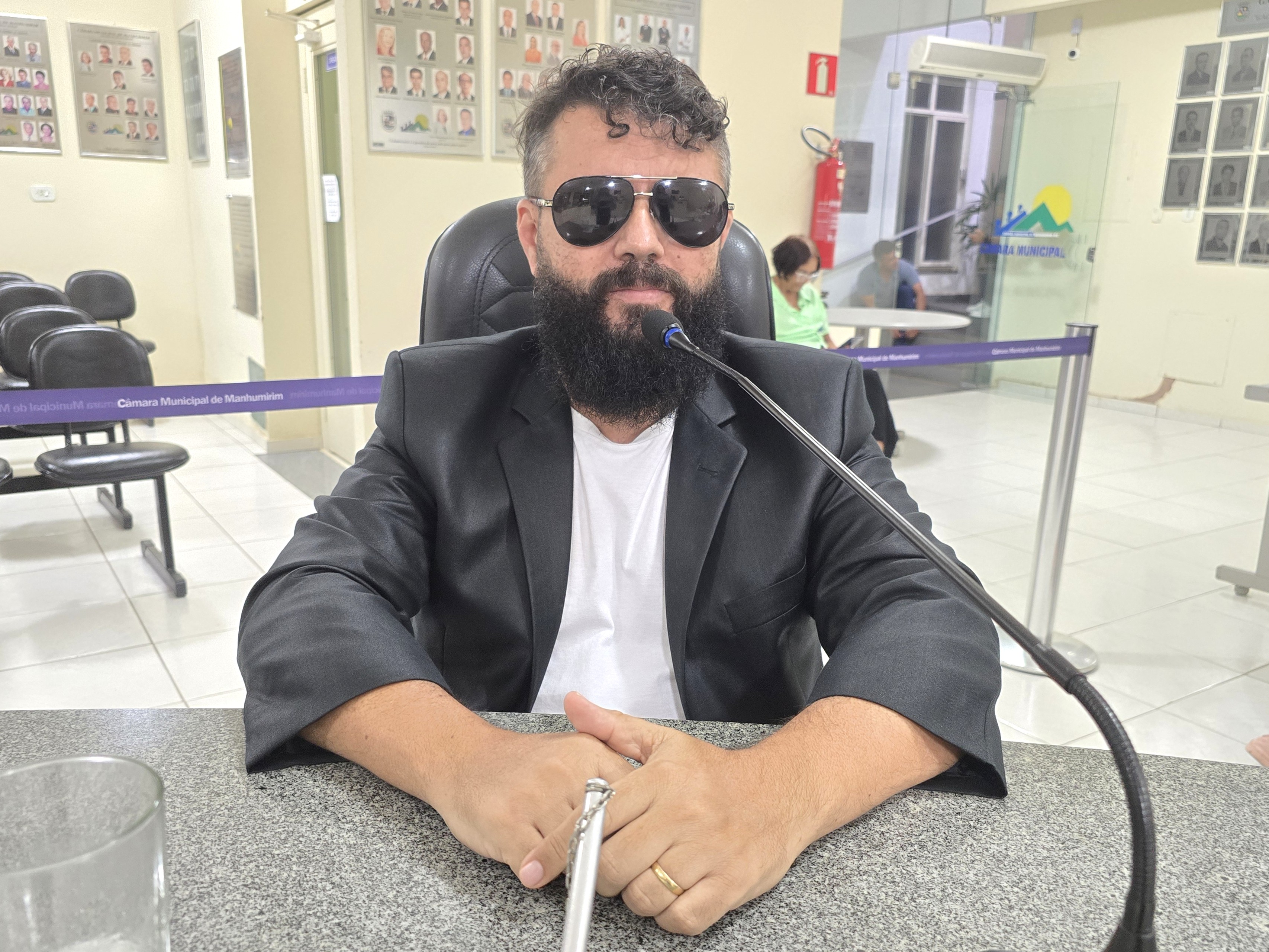 Requerimento defende cumprimento da lei do estacionamento rotativo remunerado em Manhumirim