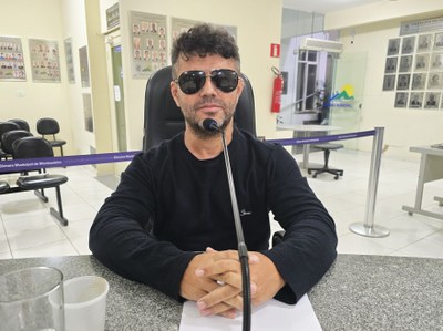 Requerimento pergunta sobre equipamento de controle de velocidade na frota municipal