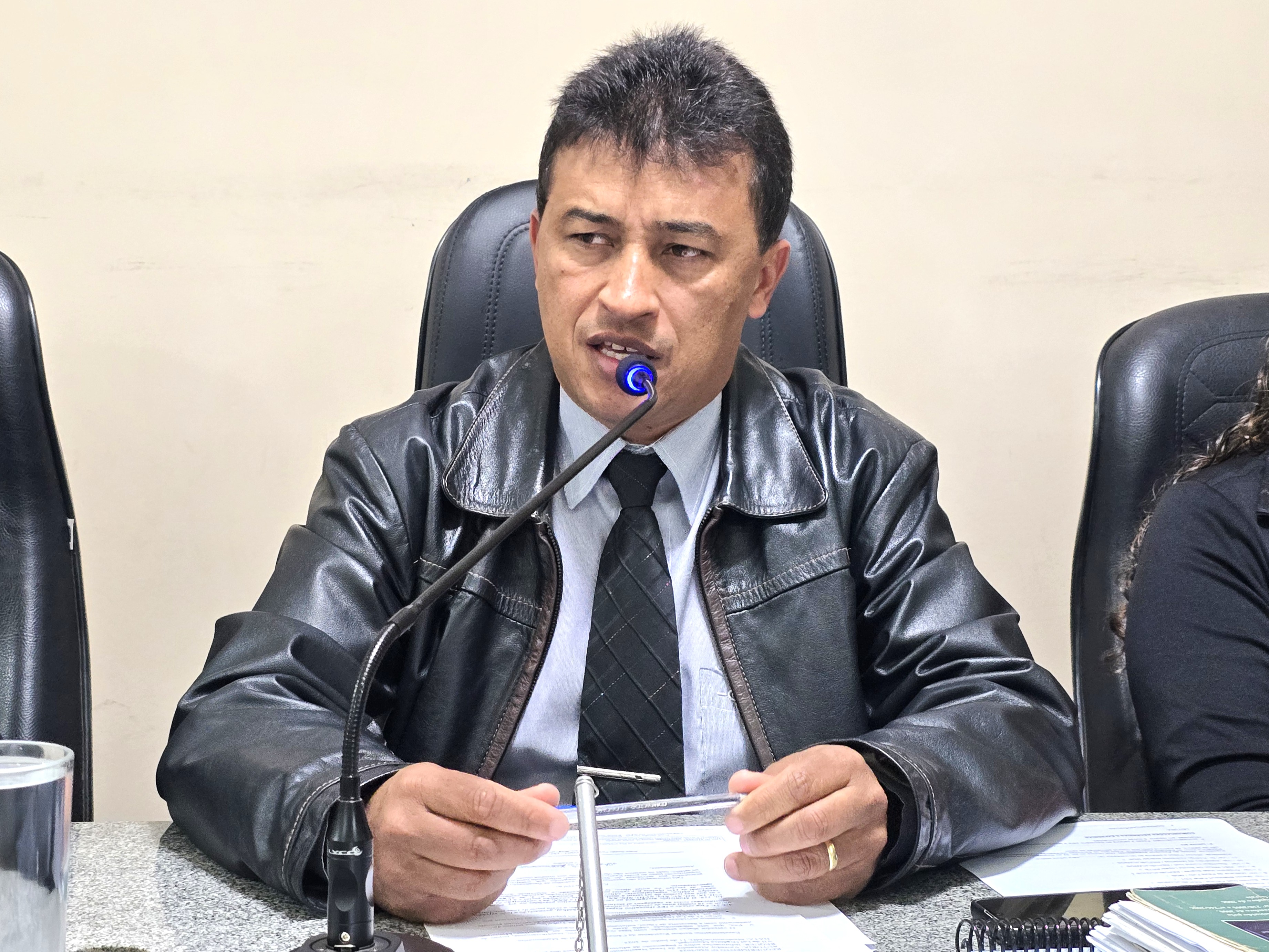 Requerimento pergunta sobre pagamento de adicionais a servidores