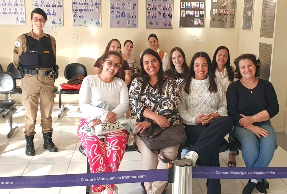 Reunião falou sobre o Agosto Lilás pelo fim da violência contra a mulher.