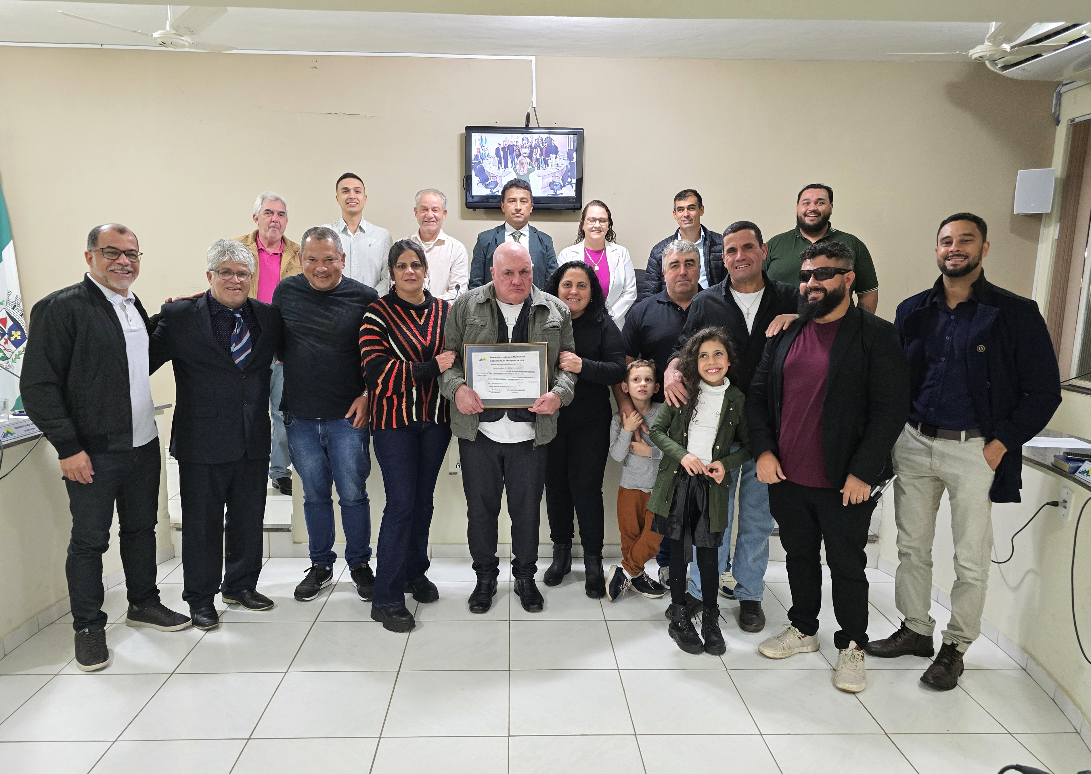 Vereadores fazem homenagem ao ex-vereador Nilton Santana