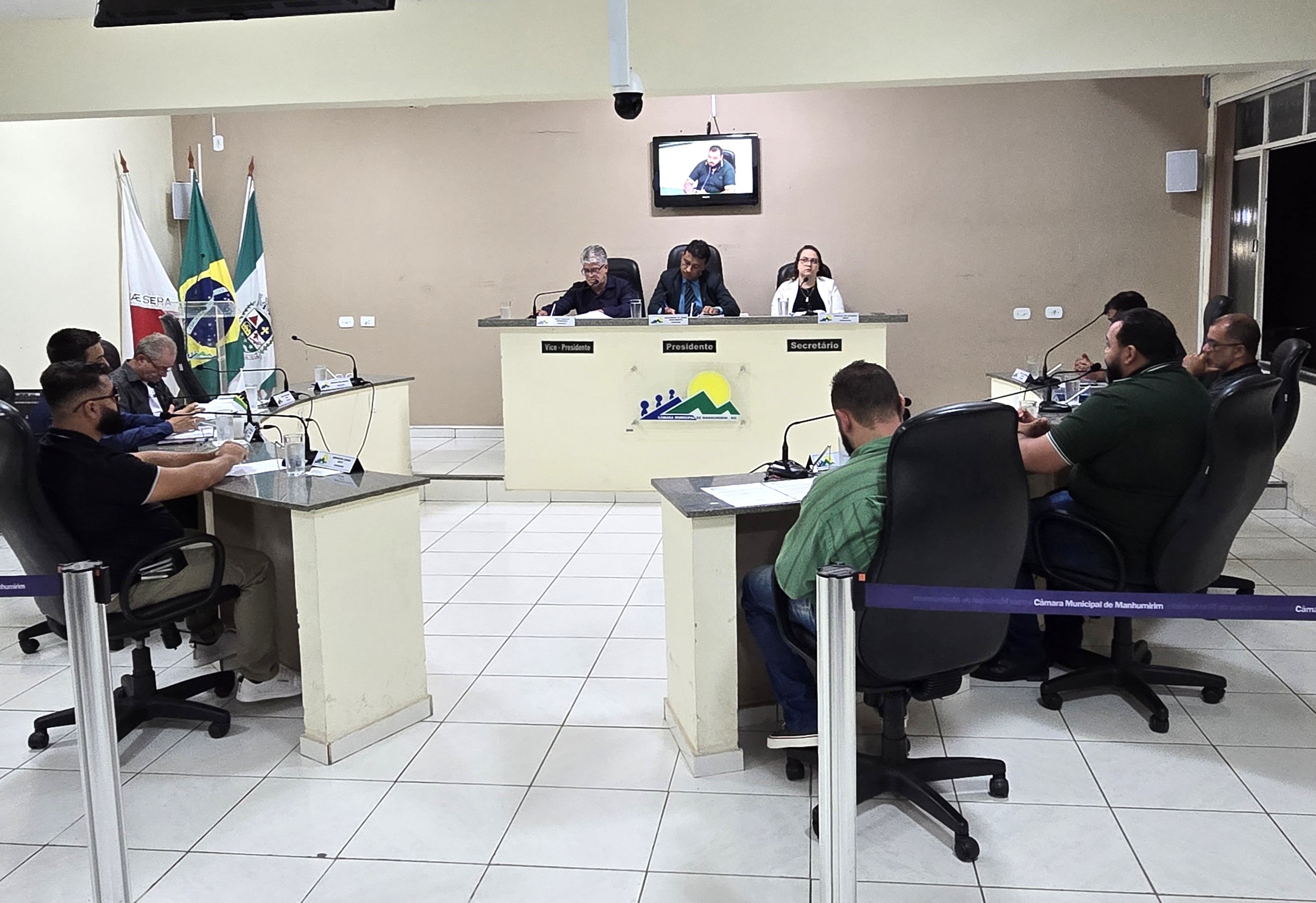 Vereadores pedem informações sobre andamento das obras do centro da cidade